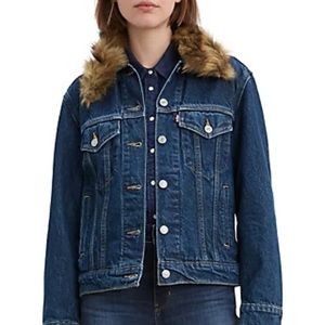 Levi’s Ex-BF Fur Collar Short Stack Trucker Jacket